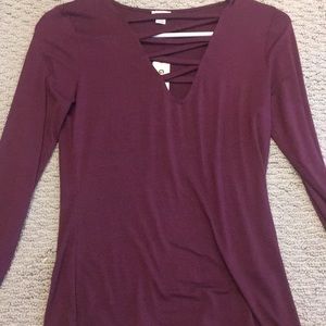 Long sleeve soft t-shirt with detail in neck